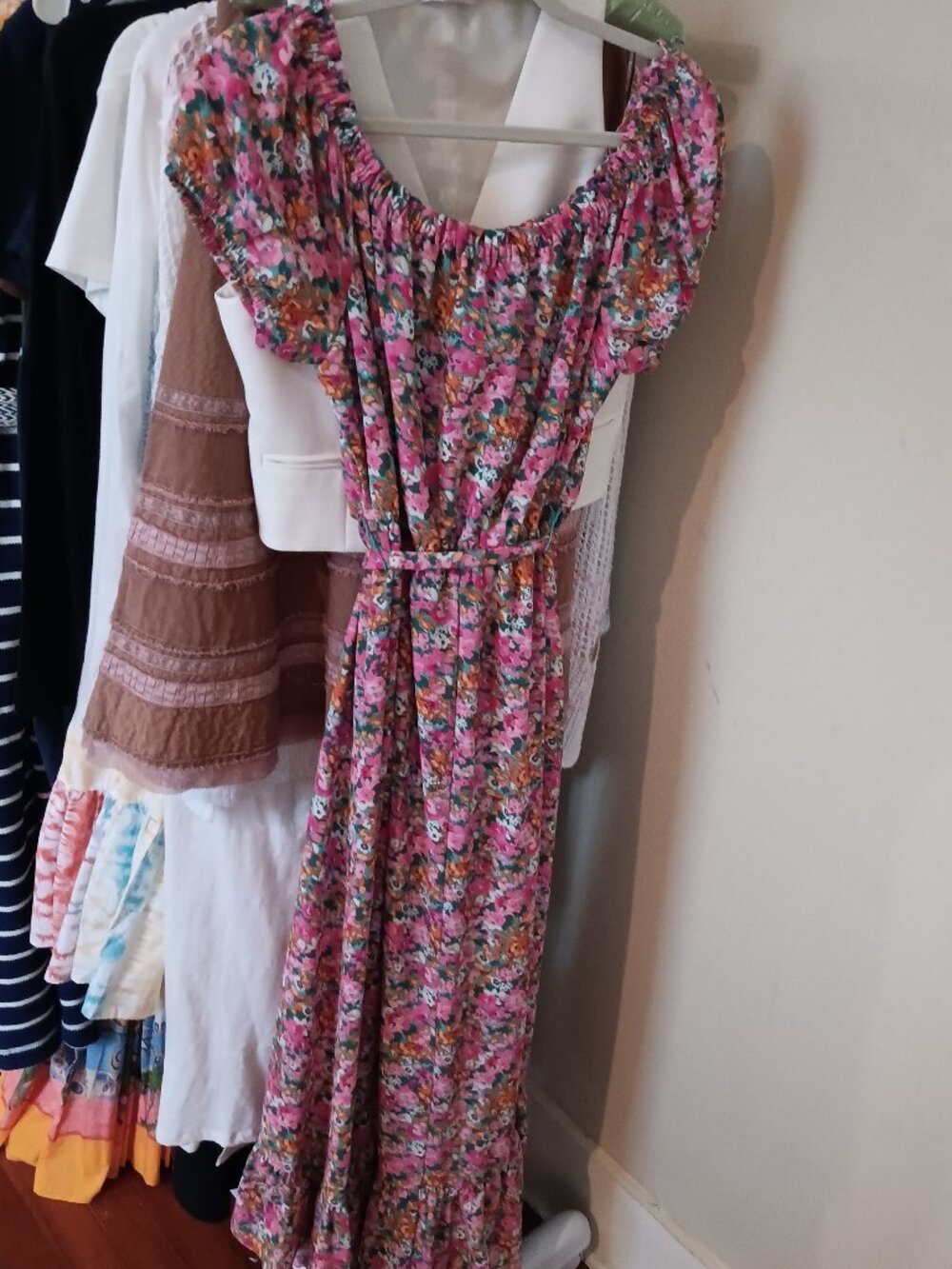 NWT Pink w/ Colorful Florals Gathered Neckline Cap Sleeve Maxi Dress Size Medium